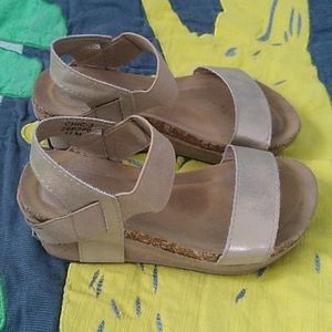 Pierre Dumas Girls Wedges